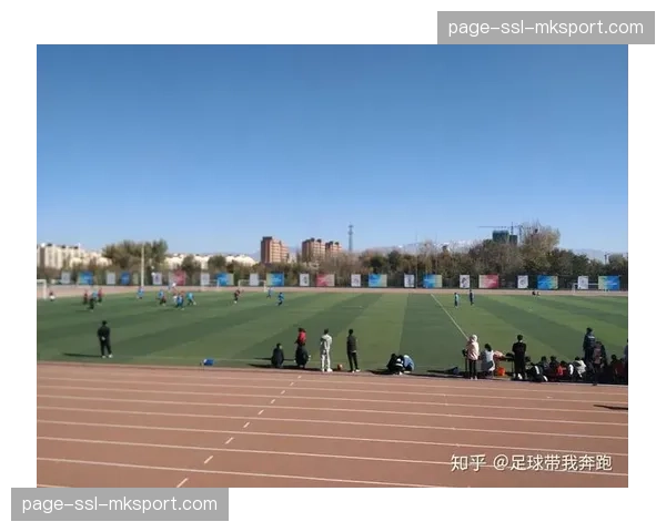 社区足球赛事引入简易数据统计，重点记录抢断与反击次数